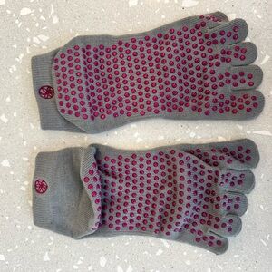 Gaiam grippy yoga socks